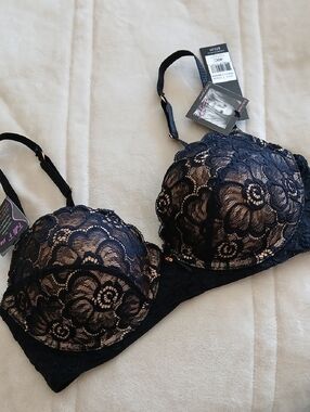 Black Lace Underwire Bra with Nude Lining - Women Intimates